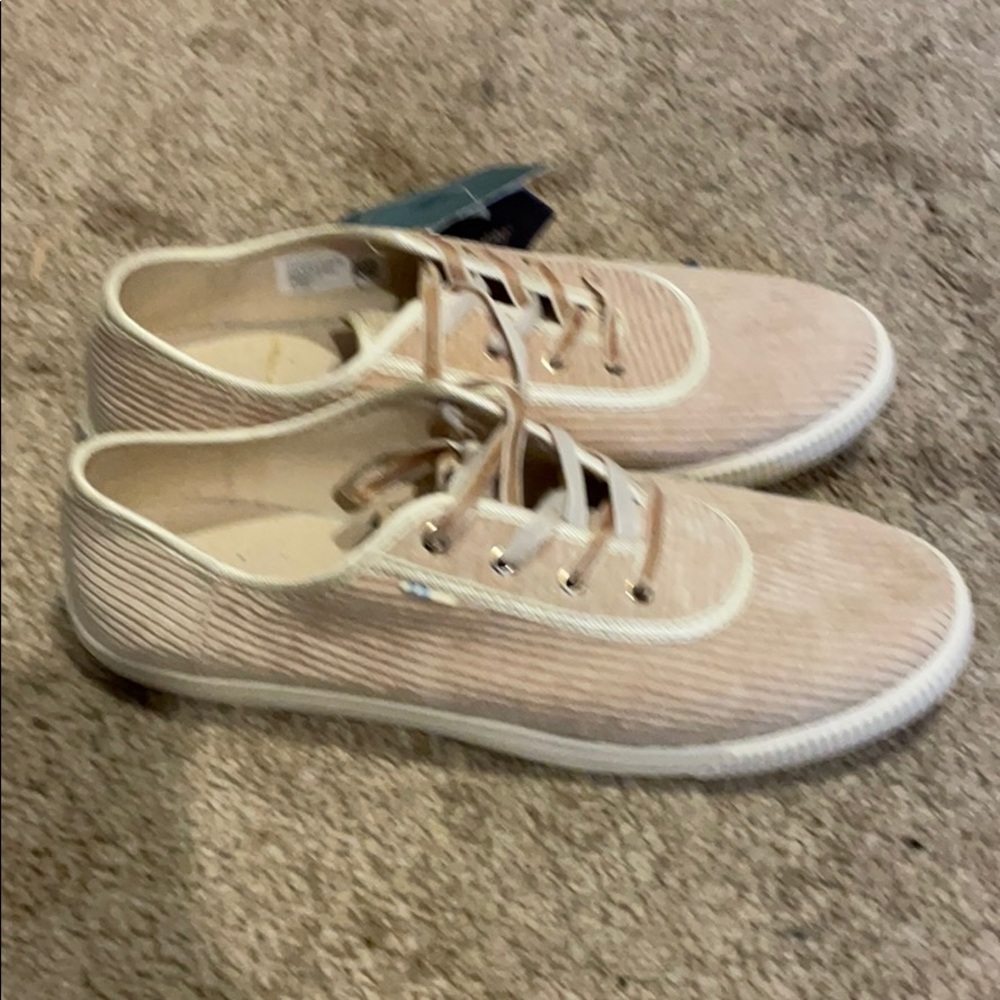 Shoes - Picture 2 of 4
